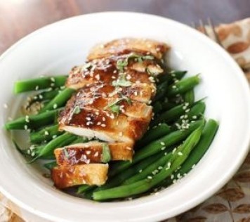Chicken fillet with vegetables and ginger