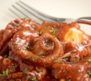 Octopus in wine sauce with thyme