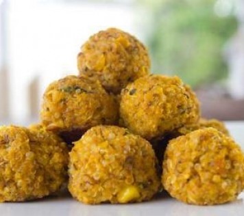 Quinoa balls stuffed with cheese
