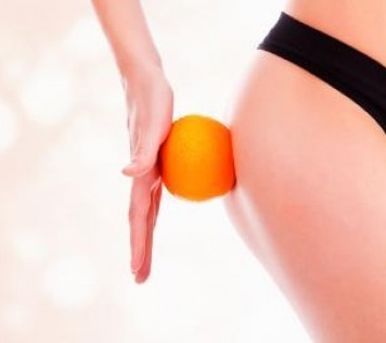 Massage with essential oils and cinnamon against cellulite